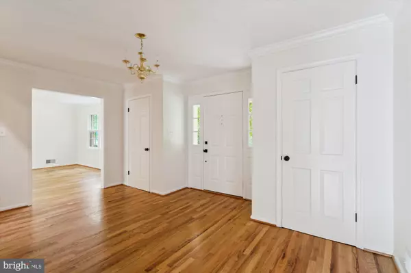Mclean, VA 22102,7621 BURFORD DR