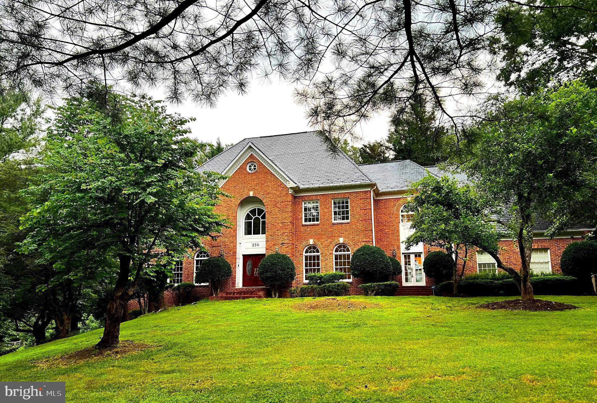 250 GOLDEN WOODS CT, Great Falls, VA 22066