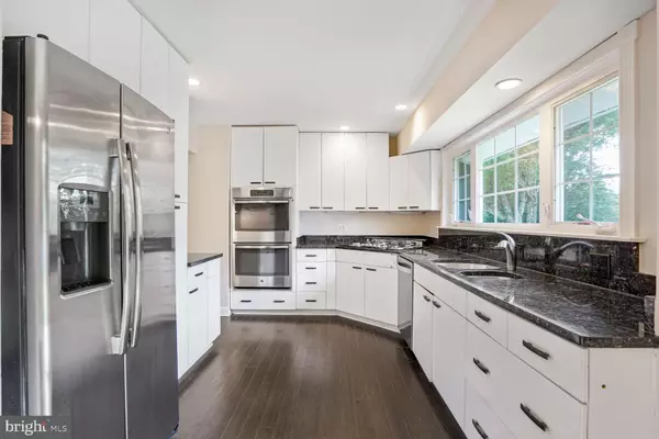 Fairfax, VA 22030,11039 DEL RIO DR