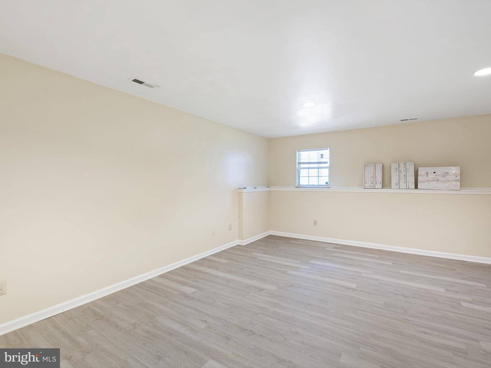 Newark, DE 19702,423 FEATHER DR