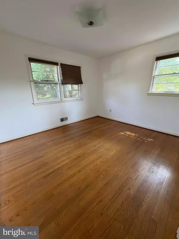 Bethesda, MD 20817,9702 SINGLETON DR