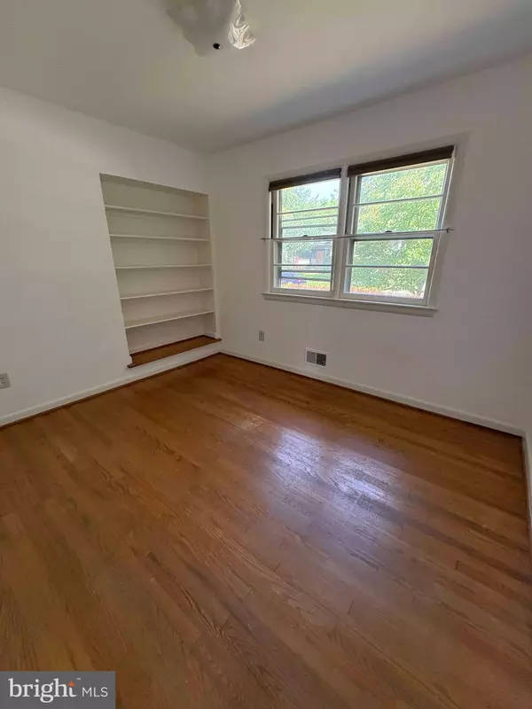 Bethesda, MD 20817,9702 SINGLETON DR