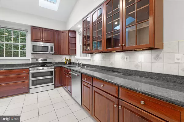 Arlington, VA 22201,1212 N CLEVELAND ST