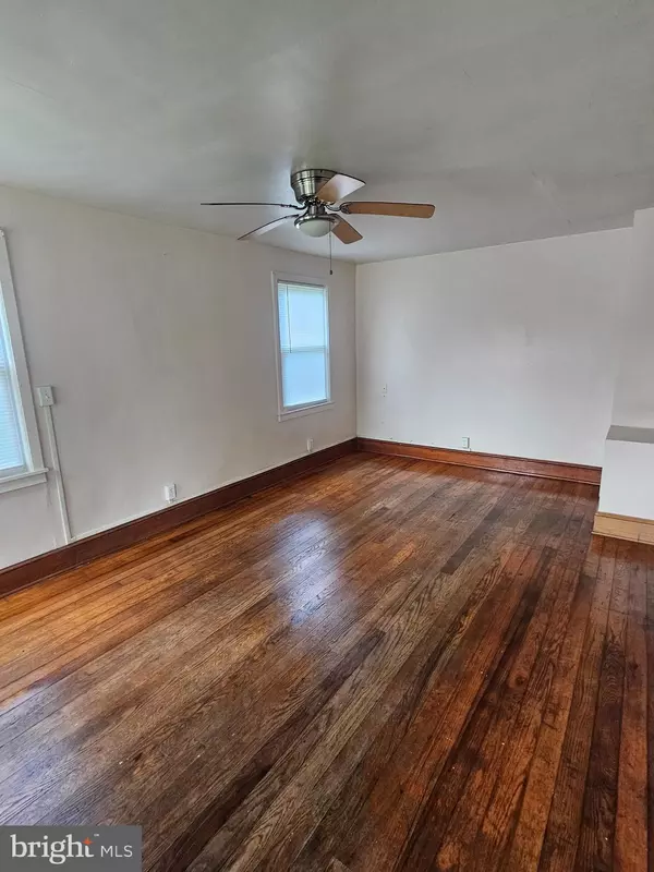 Newark, DE 19711,305 DELAWARE CIR