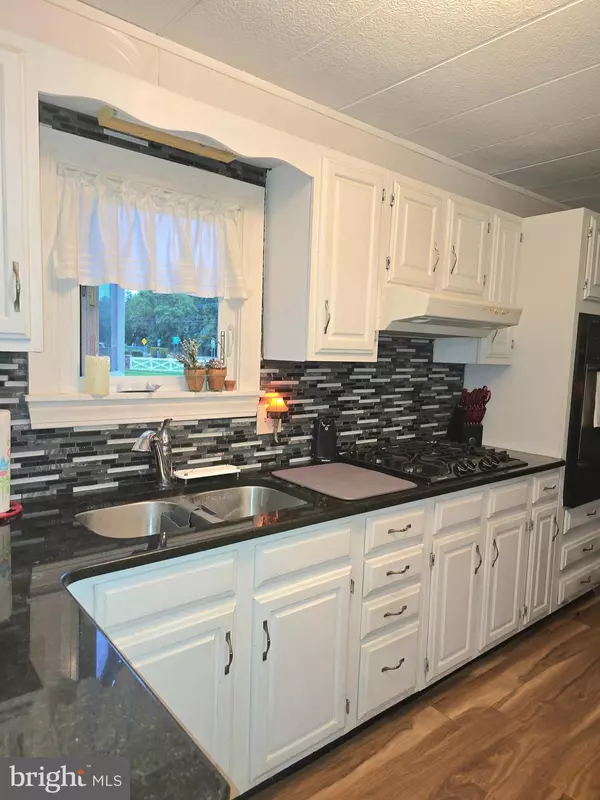 Buena, NJ 08310,100 COUNTRY LN #100