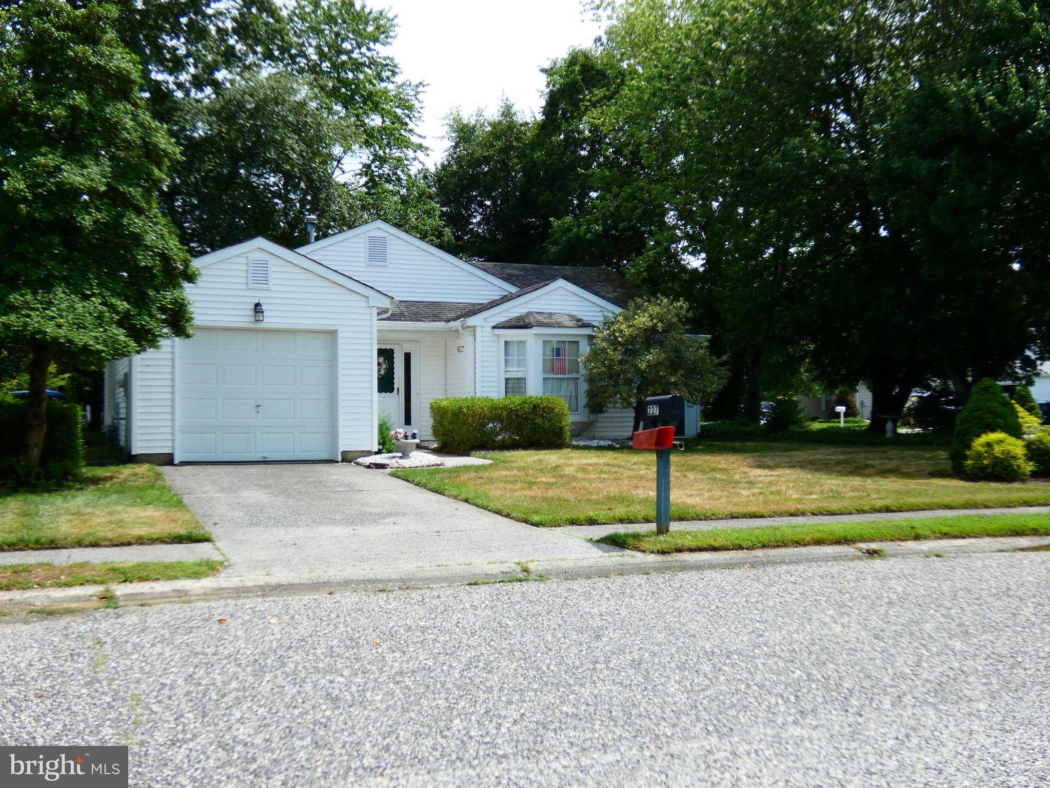 Tuckerton, NJ 08087,227 LANTERN PL