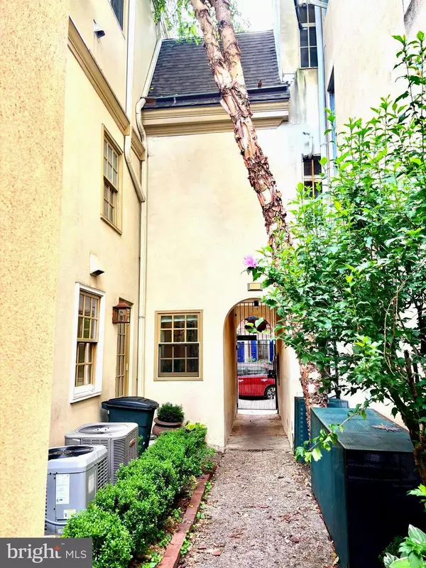 Philadelphia, PA 19147,226 MONROE ST #C