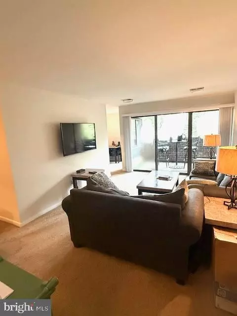 Reston, VA 20190,11260 CHESTNUT GROVE SQ #338