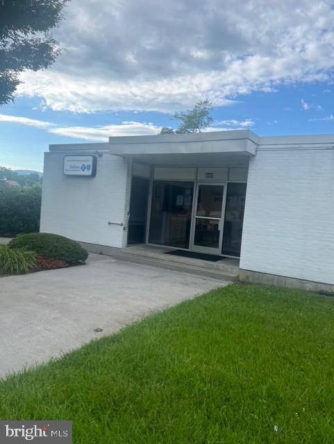 Front Royal, VA 22630,840 COMMERCE AVE N