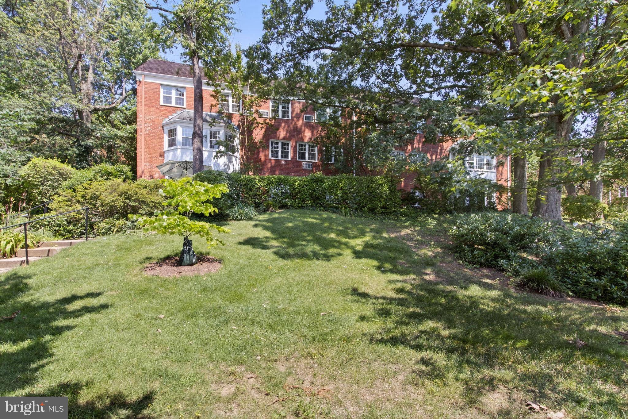 Alexandria, VA 22302,3221 VALLEY DR #712