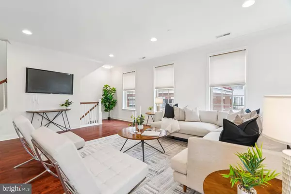 301 CAPTAINS WAY, Philadelphia, PA 19146