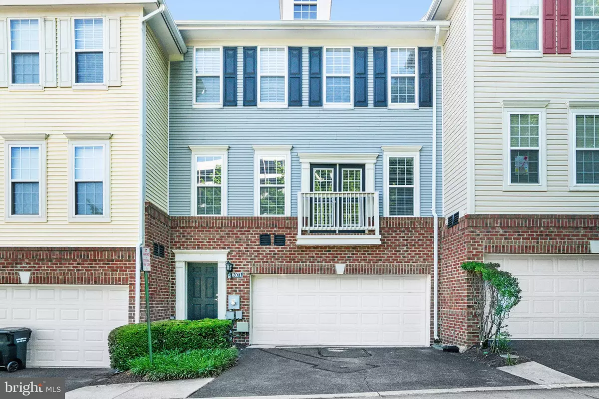Falls Church, VA 22042,8071 NICOSH CIRCLE LN #52