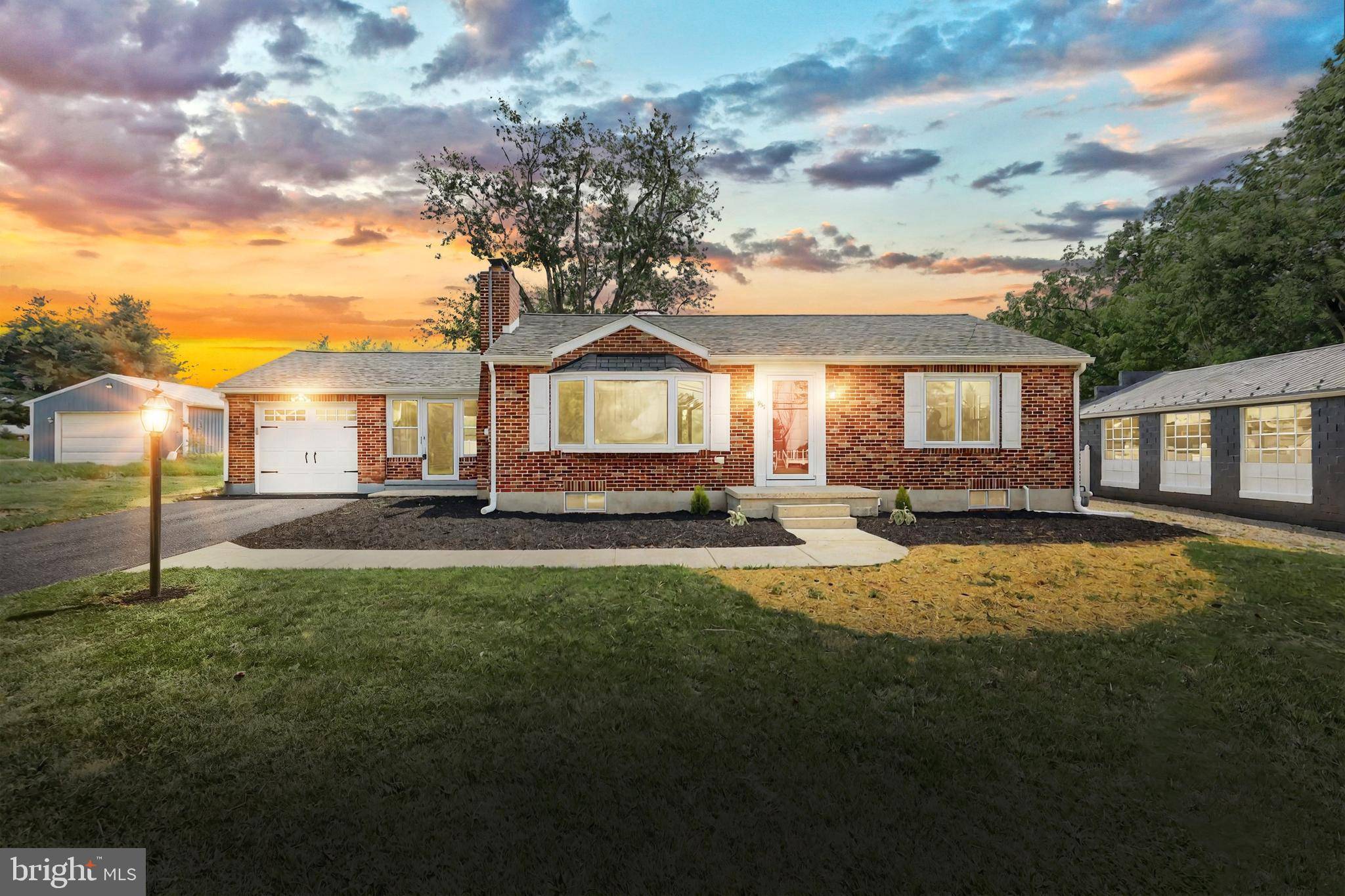 957 GREENBRIAR RD, York, PA 17404