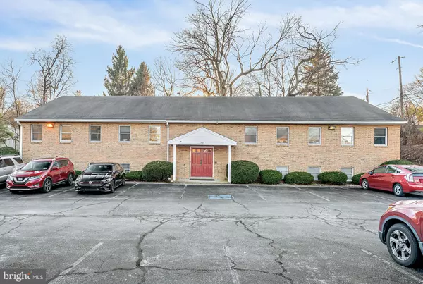 1525 CEDAR CLIFF DR #202, Camp Hill, PA 17011