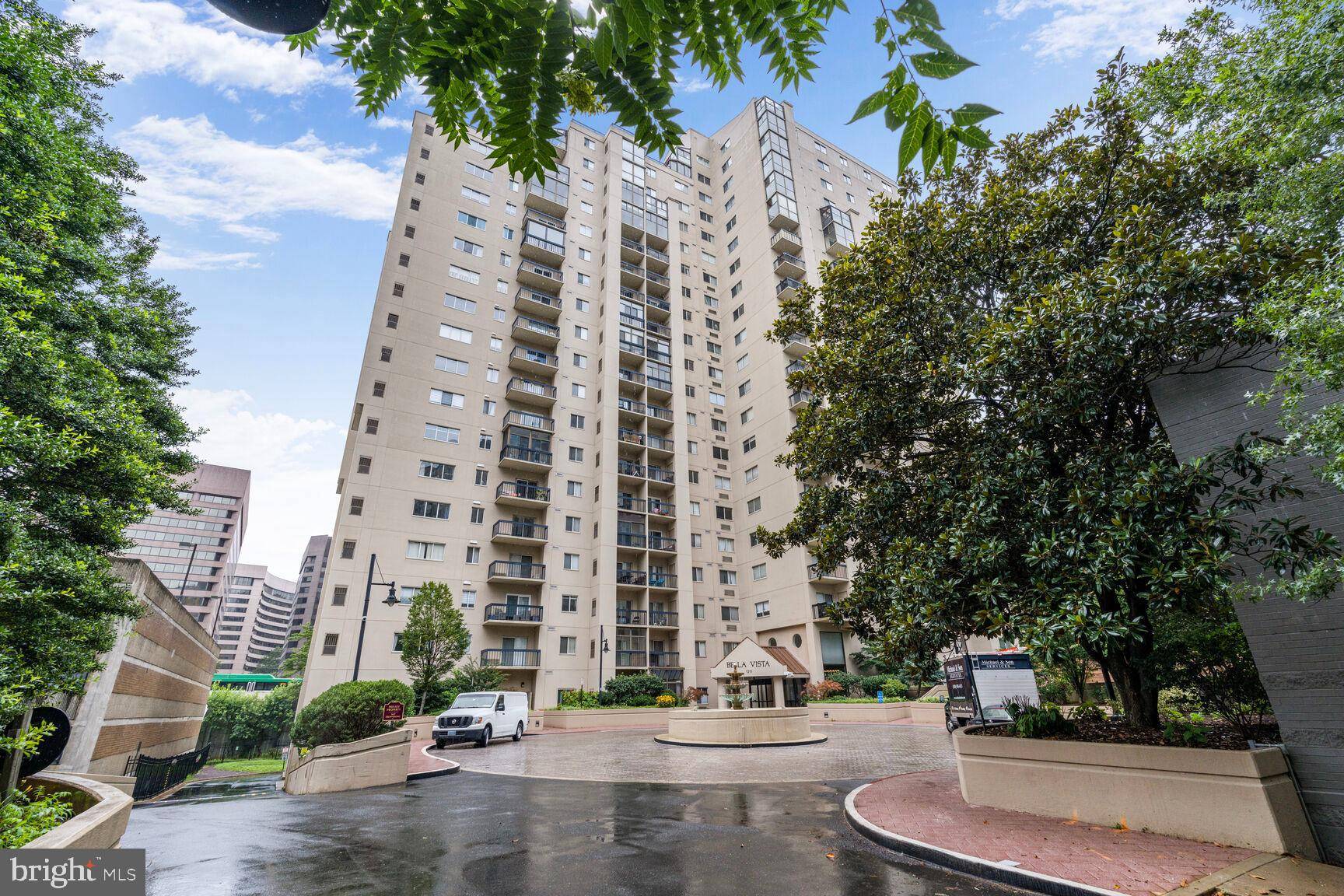 1211 S EADS ST #810, Arlington, VA 22202