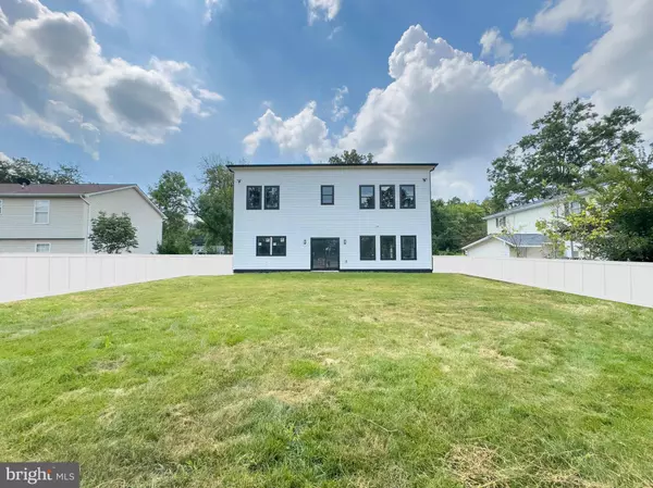 Manassas, VA 20111,8018 LELAND RD