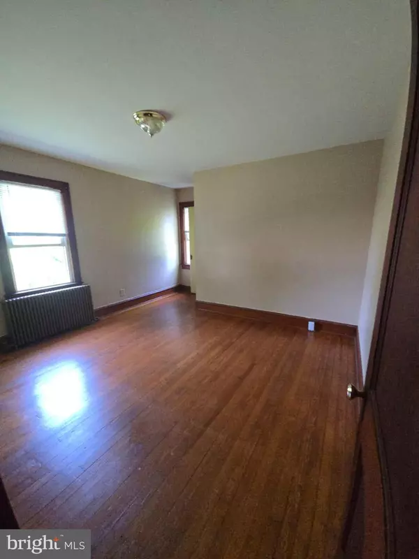 Pennsville, NJ 08070,18 1/2 MAIN ST