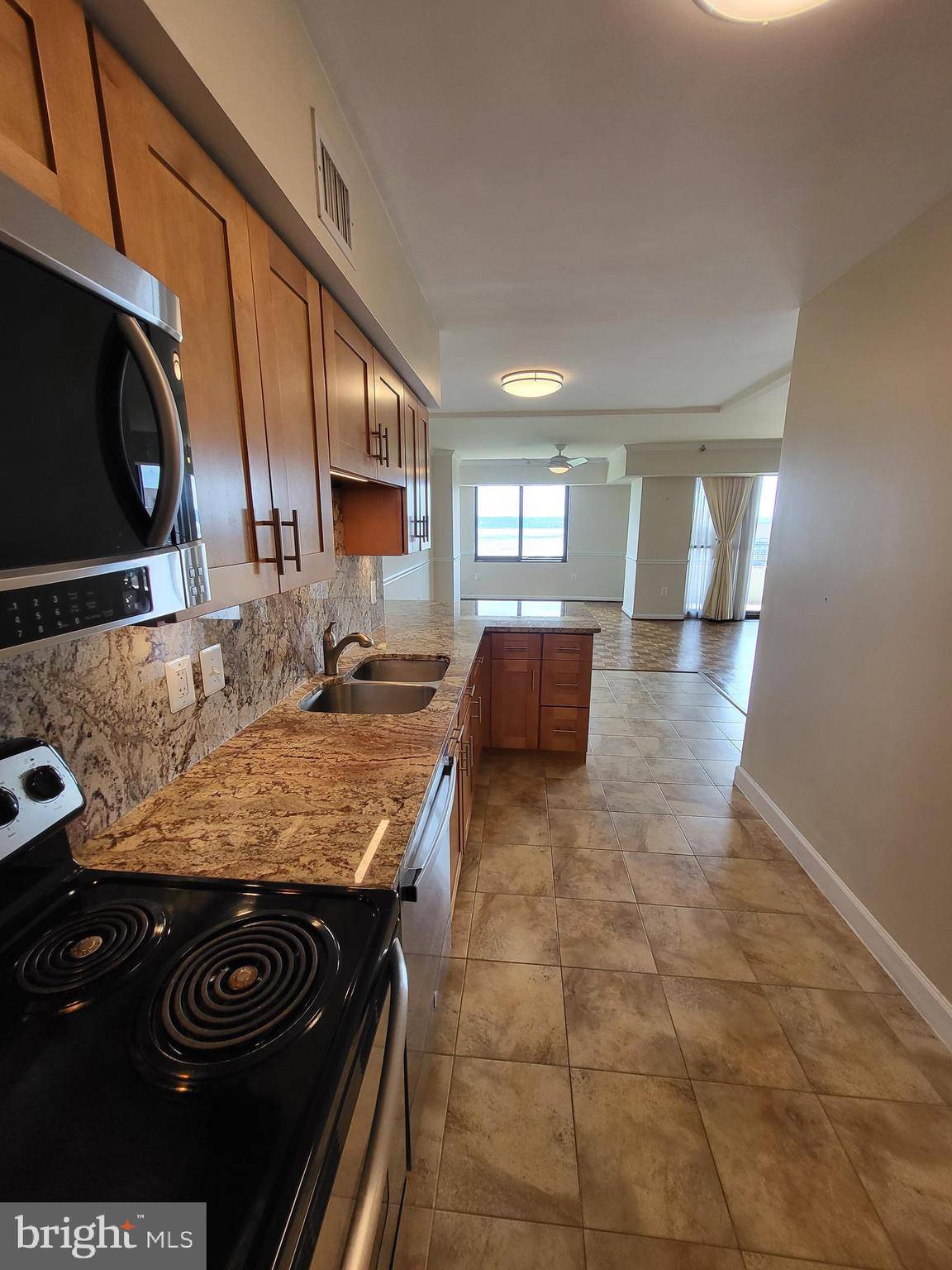 Arlington, VA 22202,1300 CRYSTAL DR #1404S