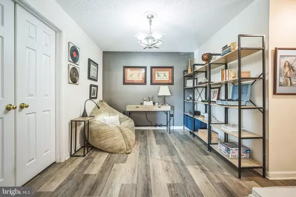 Reston, VA 20190,12013 TALIESIN PL #33