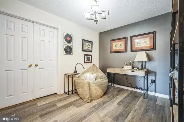 Reston, VA 20190,12013 TALIESIN PL #33