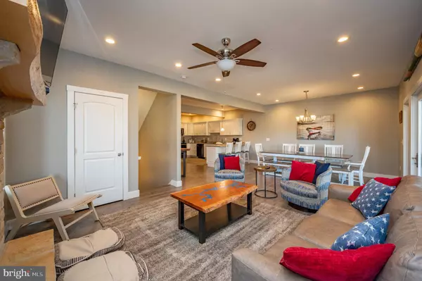 Oakland, MD 21550,307 WINDING TRAIL LN #12B