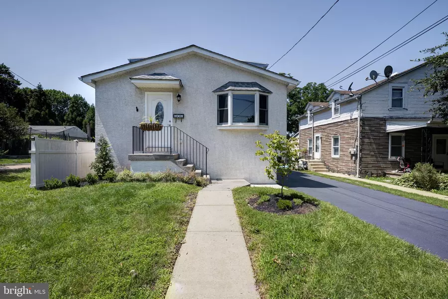 411 ROBERTS AVE, Conshohocken, PA 19428