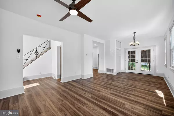 Gloucester City, NJ 08030,334 ROSALIND AVE