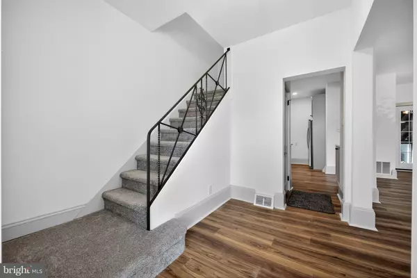 Gloucester City, NJ 08030,334 ROSALIND AVE