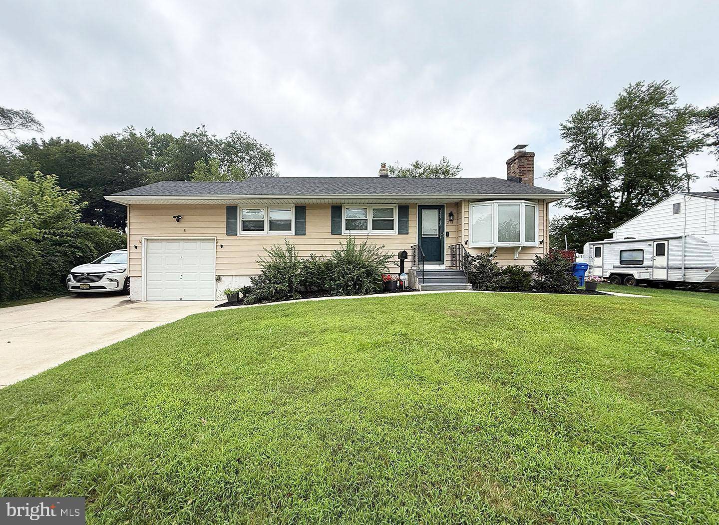 215 N GARDEN BLVD, Beverly, NJ 08010