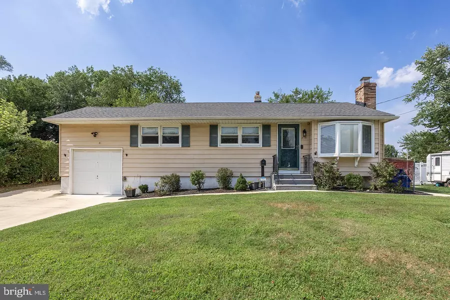 215 N GARDEN BLVD, Beverly, NJ 08010