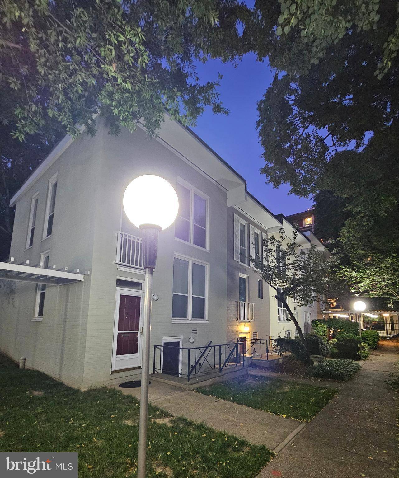 Washington, DC 20024,814 3RD ST SW #214