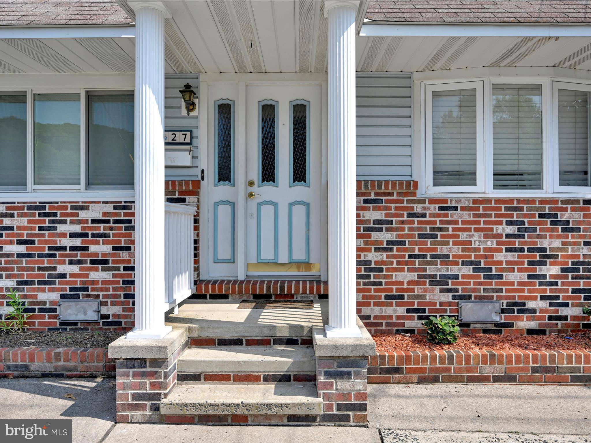 Tremont, PA 17981,27 E LAUREL ST
