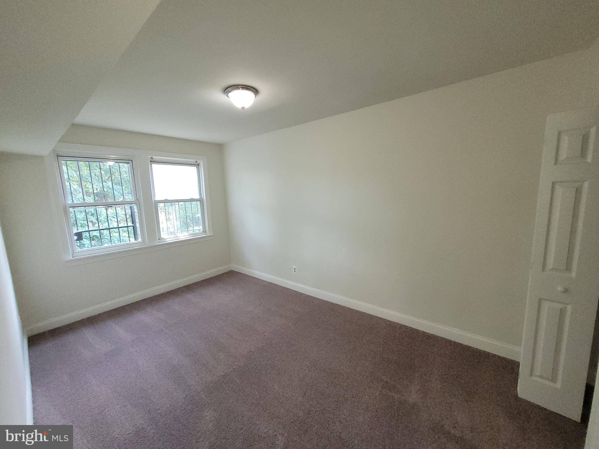 Washington, DC 20032,423 MELLON ST SE #3
