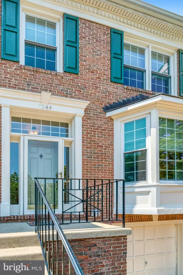 Alexandria, VA 22315,7044 FIELDHURST CT