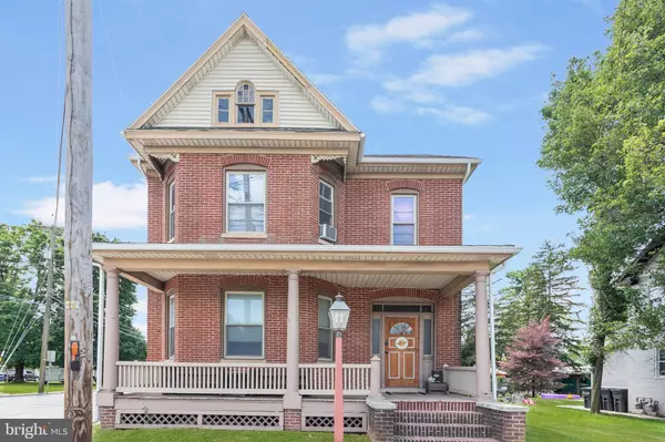131 HANOVER ST, New Oxford, PA 17350