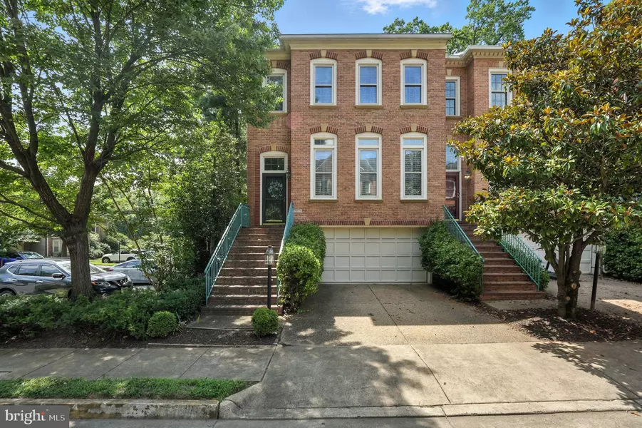 7576 CHRISLAND CV, Falls Church, VA 22042