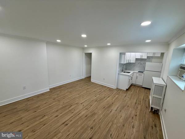Philadelphia, PA 19127,213 HERMITAGE ST