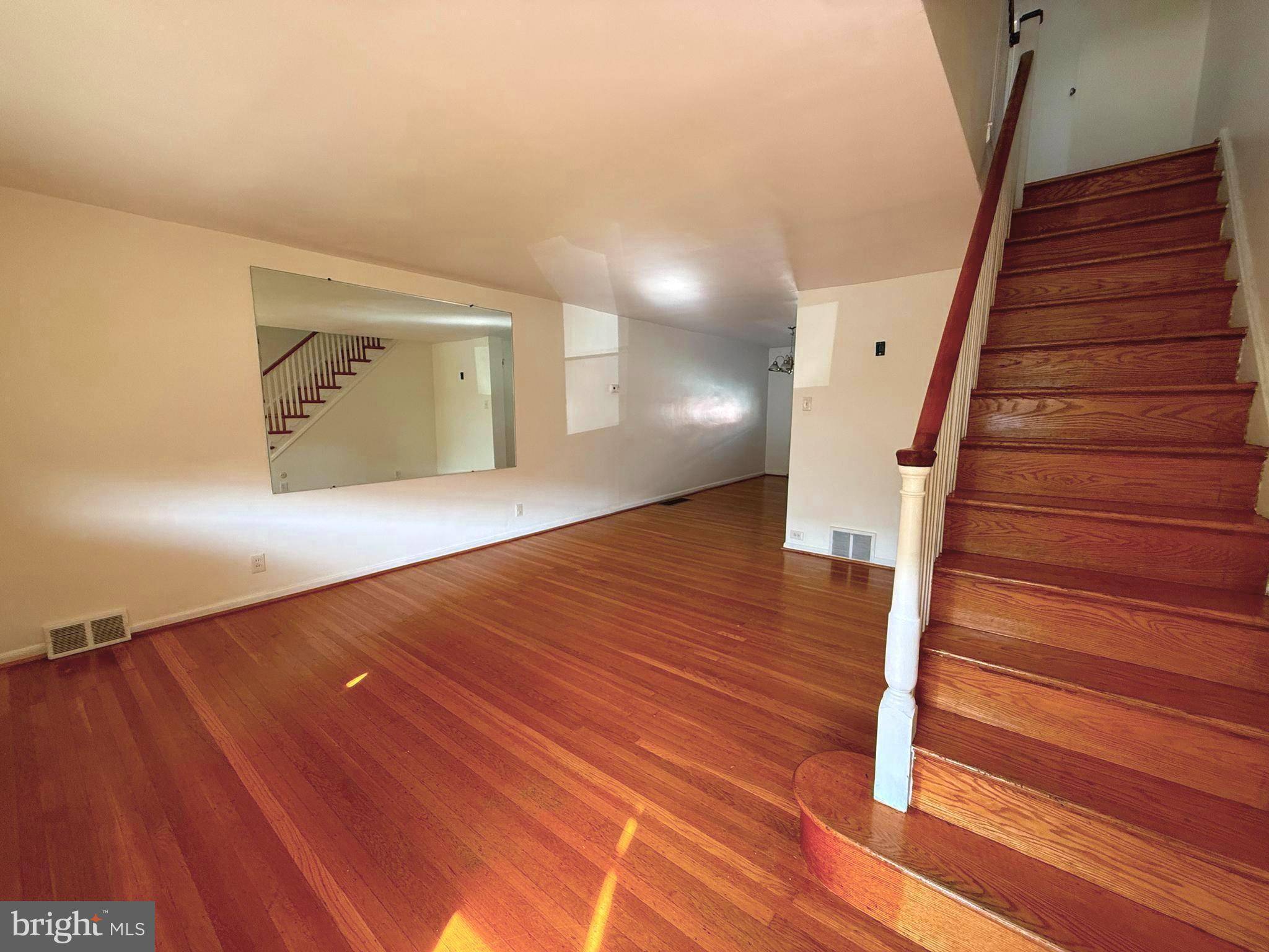 Philadelphia, PA 19149,5861 AKRON ST