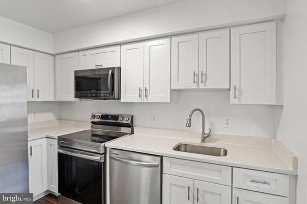 Lorton, VA 22079,9562 HAGEL CIR #13/B