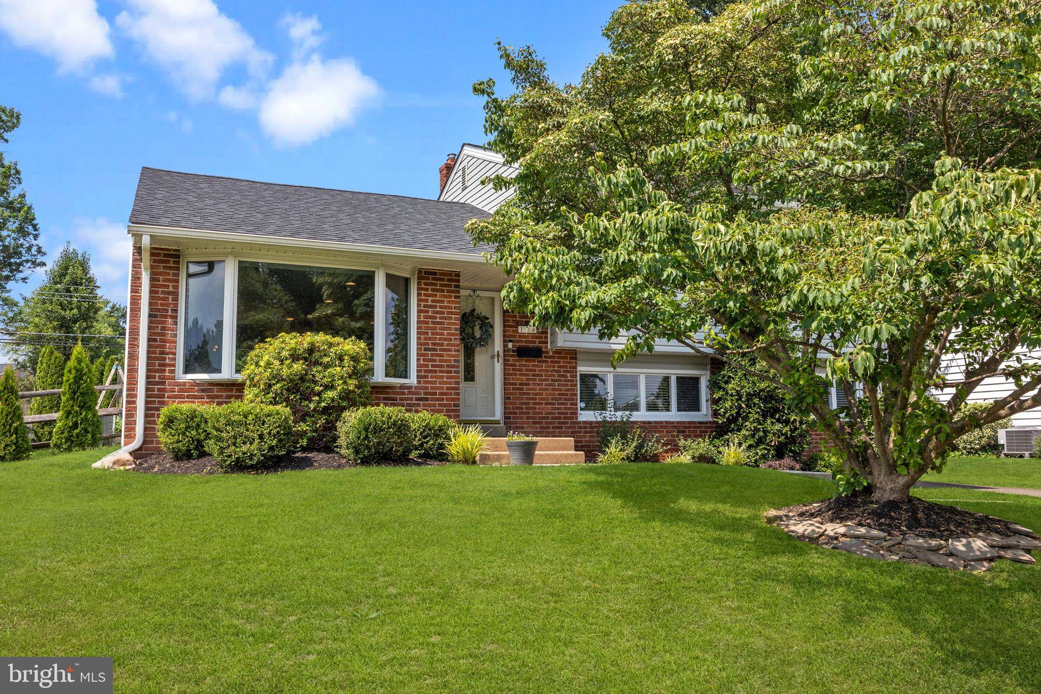 Yardley, PA 19067,128 HEDGEROW DR