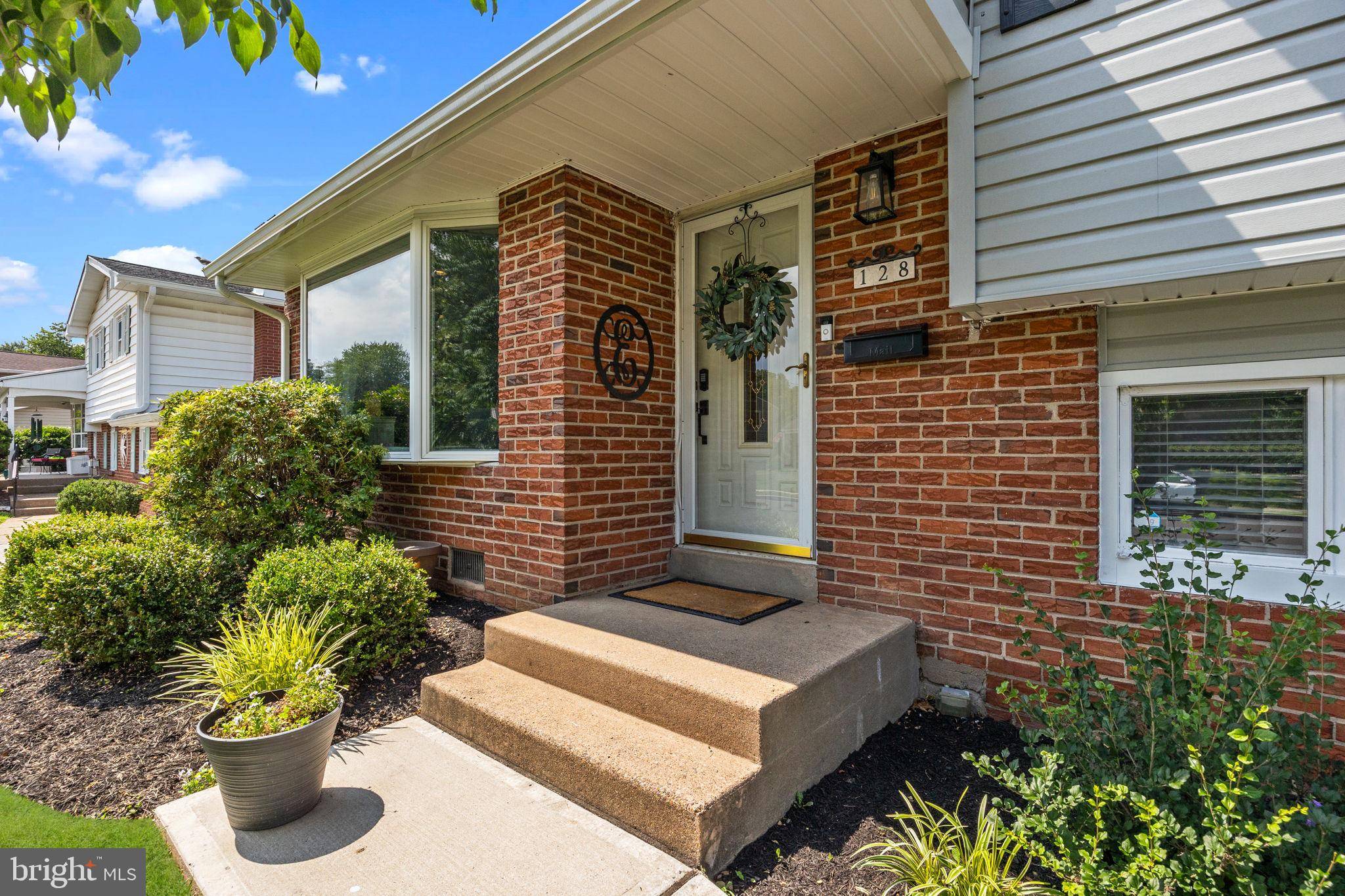 Yardley, PA 19067,128 HEDGEROW DR