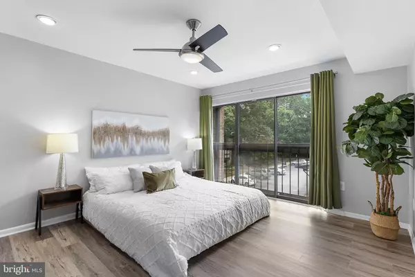 Reston, VA 20191,11557 ROLLING GREEN CT #301