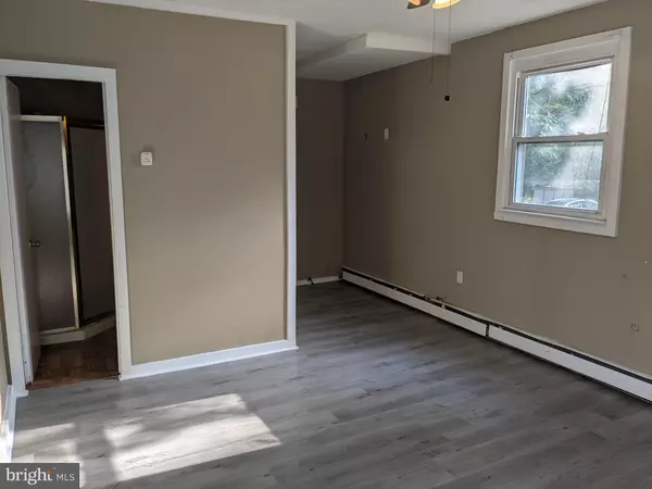 Clementon, NJ 08021,100 B BLACKWOOD-CLEMENTON RD