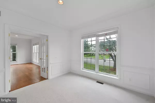 Chantilly, VA 20152,43844 CHURCHILL GLEN DR