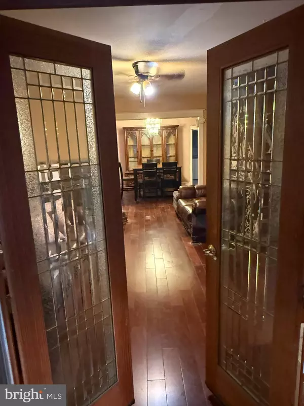 5325 N 15TH ST, Philadelphia, PA 19141