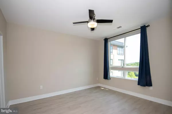 Oxon Hill, MD 20745,145 RIVERHAVEN DR #451