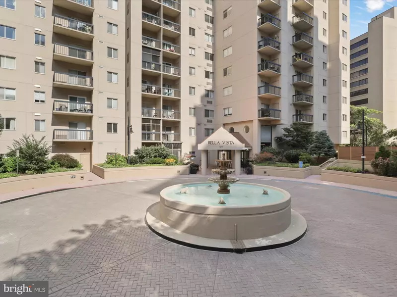 1211 S EADS ST #601, Arlington, VA 22202