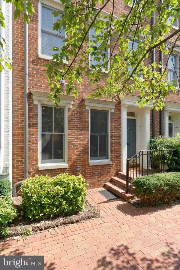 Alexandria, VA 22314,421 ORONOCO ST