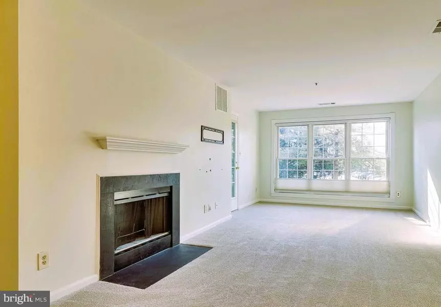 244 S REYNOLDS ST #303, Alexandria, VA 22304