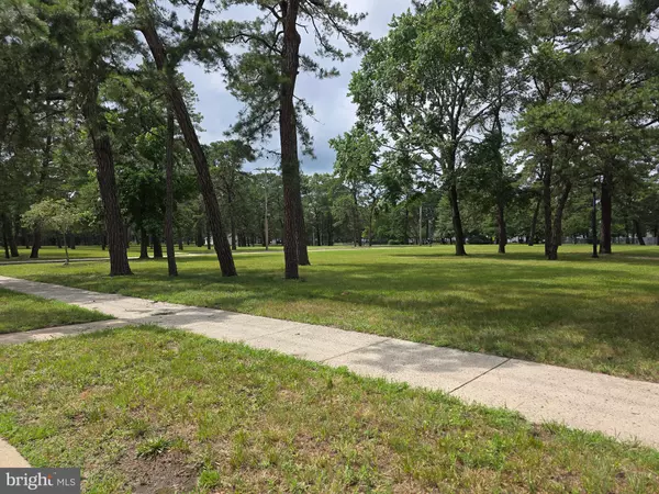 Lakehurst, NJ 08733,722 MAPLE ST